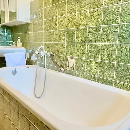 Lorettas Garden Apartment