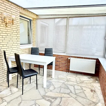 Lorettas Garden Apartment *